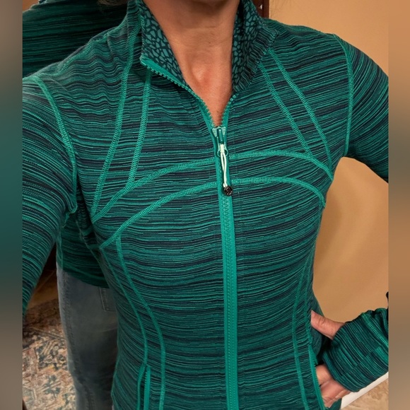 LULU LEMON SPORT JACKET LIKE NEW - Picture 3 of 9